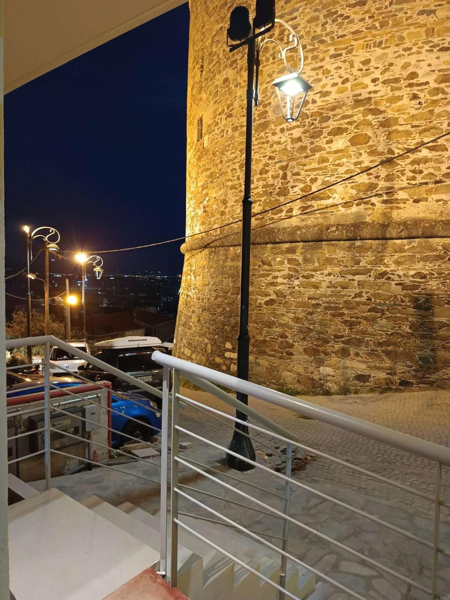 Apartment Beyond The Castle *