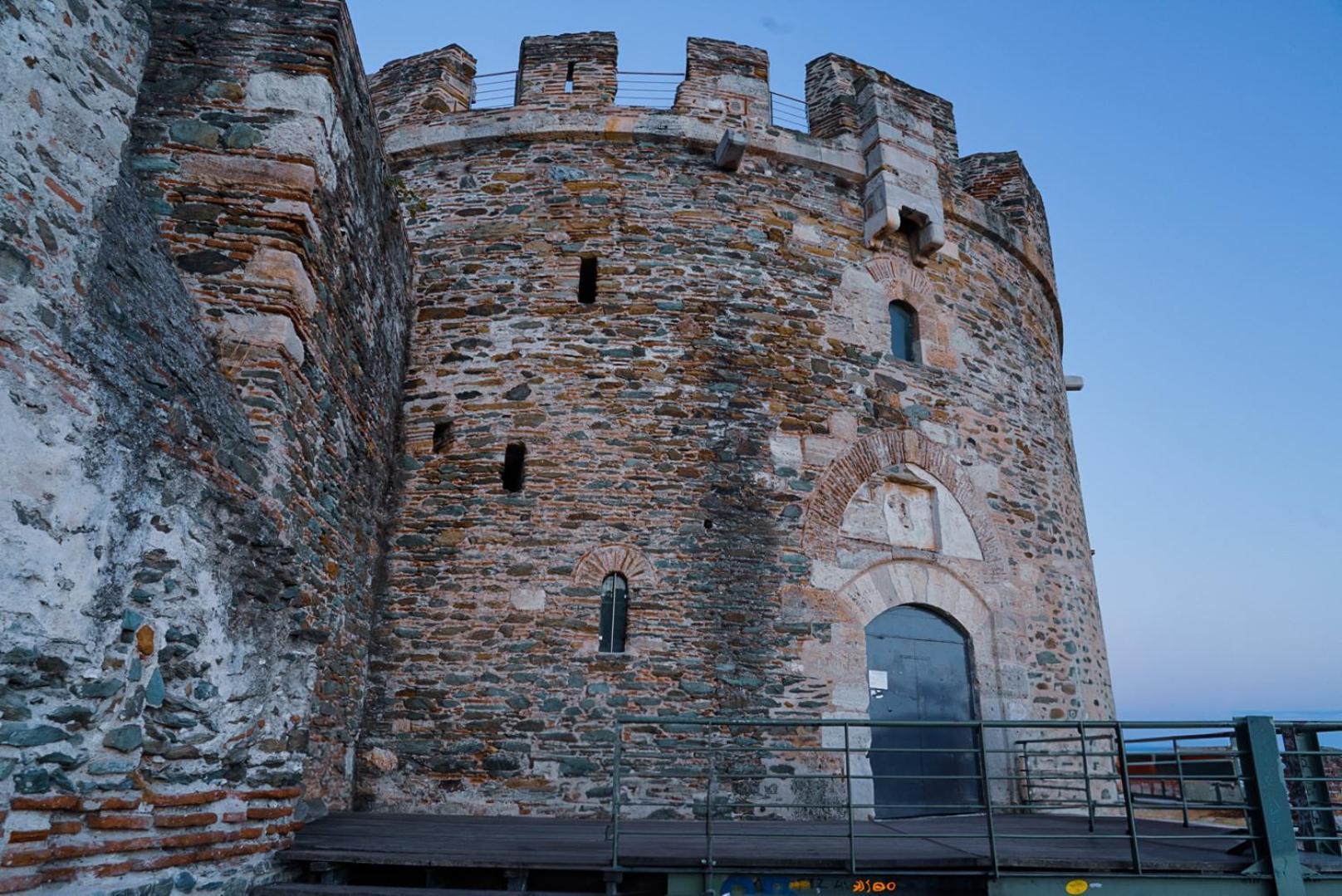 Apartment Beyond The Castle *